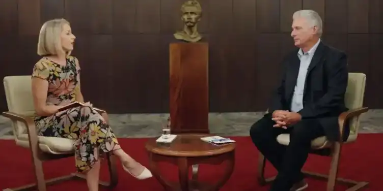 Díaz-Canel entrevistado en el documental Cuba after Castro
