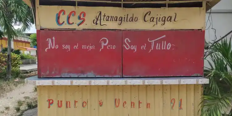 Cartel en punto de venta de Holguín