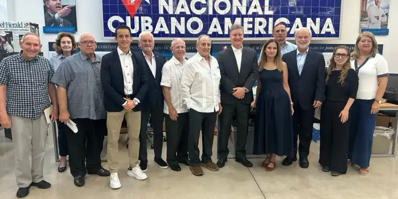 Encuentro de Roy Perrin con exiliados cubanos