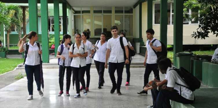 Estudiantes de Medicina en Sancti Spíritus