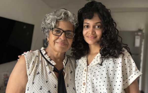 Anna Bensy y su mamá