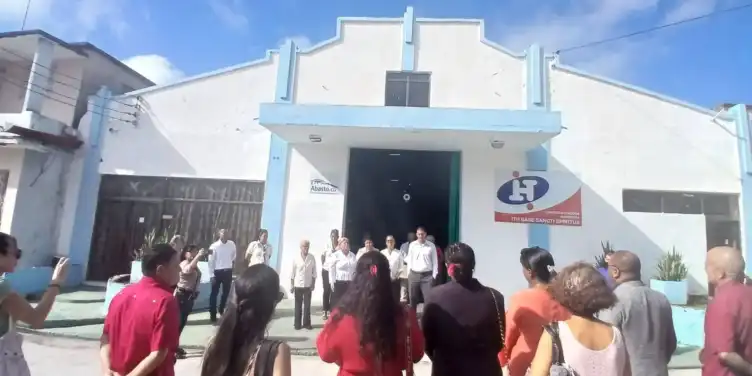 Instalaciones del nuevo mercado Abasto.cu