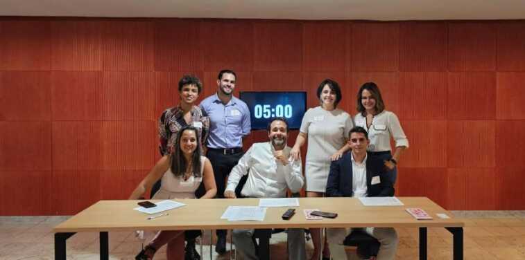 Trabajadores de la mipyme habanera Auge, especializada en servicios corporativos